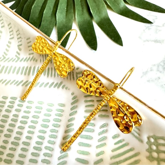 2/$30🌵 Gold Dragonfly Earrings Shepard’s Hook Dangle Delicate Bug Boho NEW - Picture 8 of 9